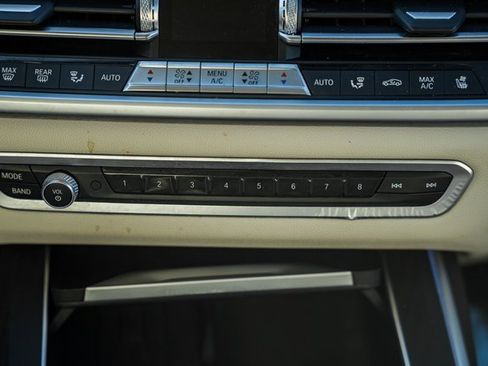 Used 2022 BMW X7 xDrive40i w/ Premium Package image 23