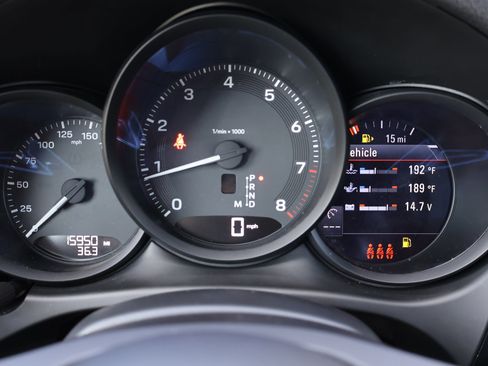 Certified 2023 Porsche Macan AWD/4WD image 16