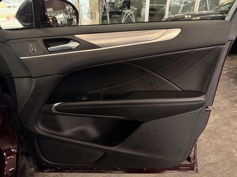 Used 2019 Lincoln MKC Premiere image 34