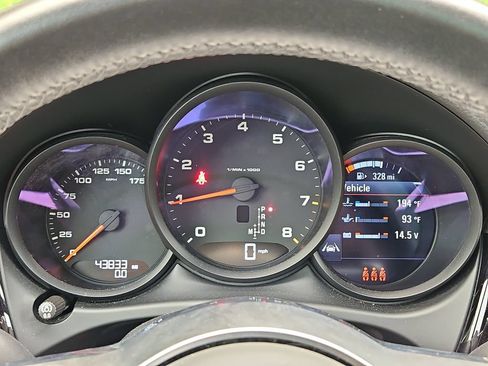 Certified 2021 Porsche Macan w/ Premium Package Plus AWD/4WD image 35