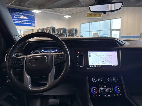 Used 2021 GMC Yukon Denali w/ Denali Premium Package image 10