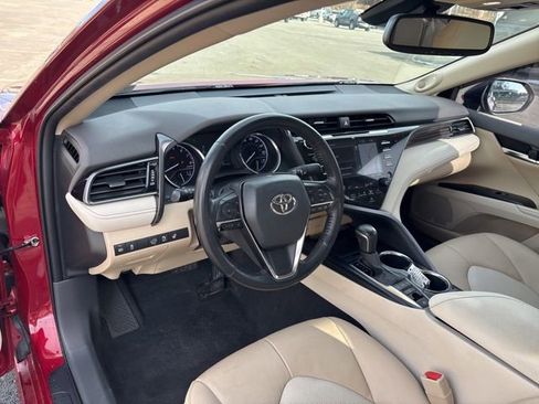 Used 2020 Toyota Camry XLE image 38