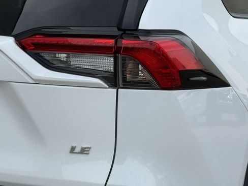 Used 2020 Toyota RAV4 LE FWD image 7