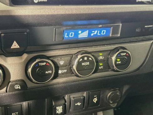 Certified 2021 Toyota Tacoma TRD Off-Road AWD/4WD image 17