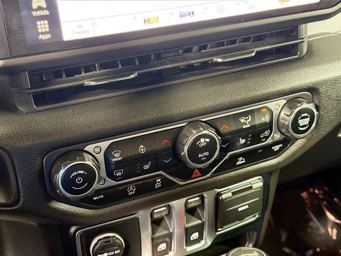 Used 2024 Jeep Wrangler Sport AWD/4WD image 16