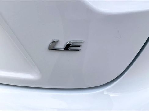 Used 2021 Toyota Corolla LE FWD image 8