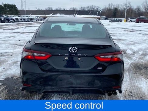 Used 2021 Toyota Camry SE image 4