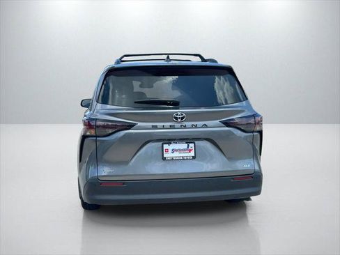 Certified 2026 Toyota Sienna XLE FWD image 6