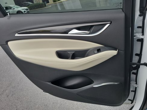 Used 2024 Buick Enclave Essence image 16