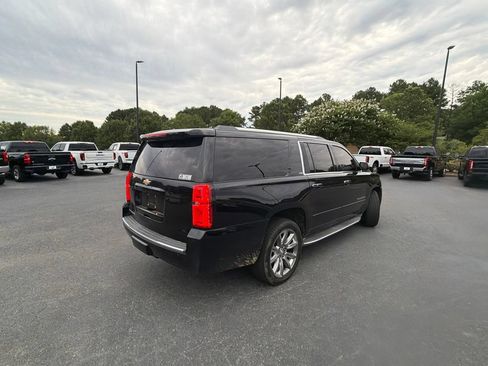 Used 2015 Chevrolet Suburban LTZ RWD image 17