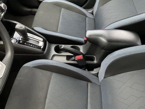 Used 2025 Nissan Versa SV FWD image 32