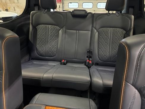 Used 2024 Jeep Grand Wagoneer Series III AWD/4WD image 25
