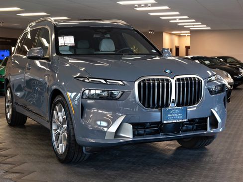 Used 2025 BMW X7 xDrive40i image 10