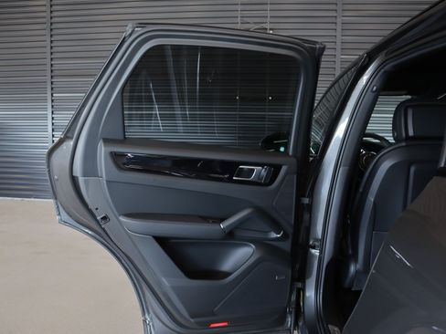 Certified 2023 Porsche Cayenne AWD/4WD image 26