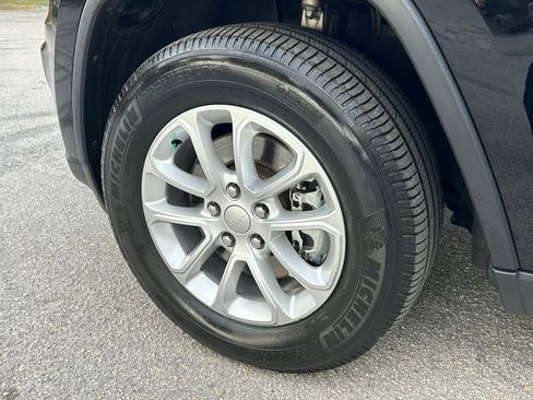 Certified 2022 Jeep Grand Cherokee Laredo E image 25