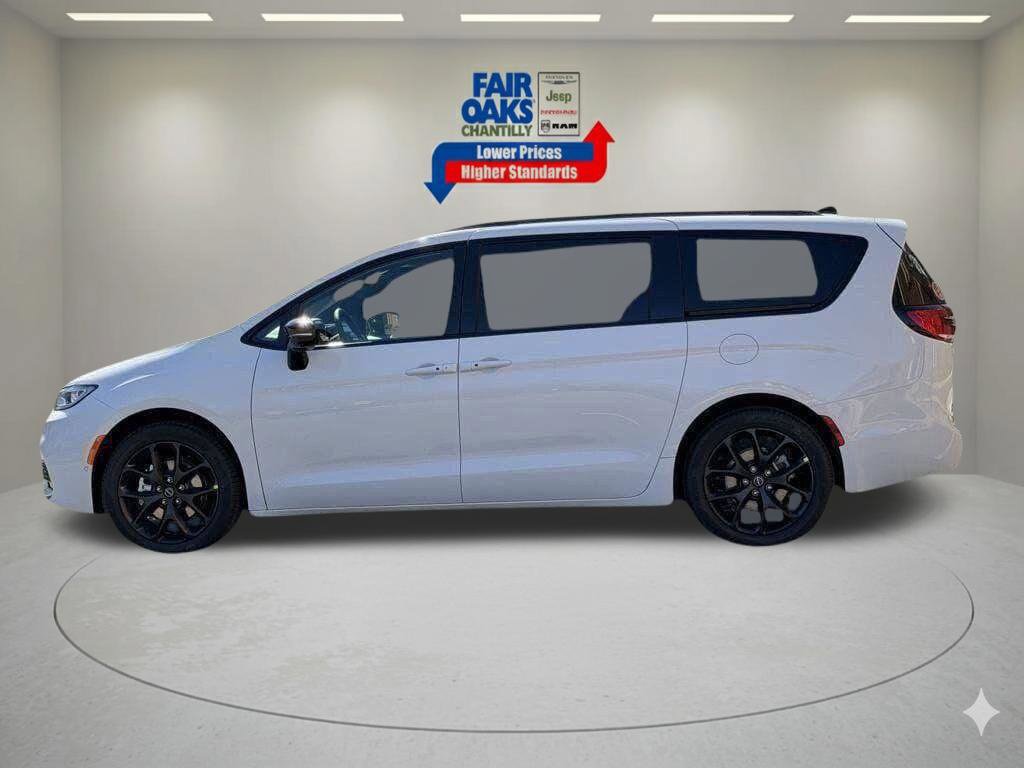 New 2026 Chrysler Pacifica Select w/ S Appearance Package FWD image 9