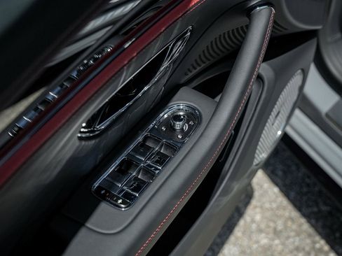 New 2025 Bentley Flying Spur Plug-In Hybrid image 33