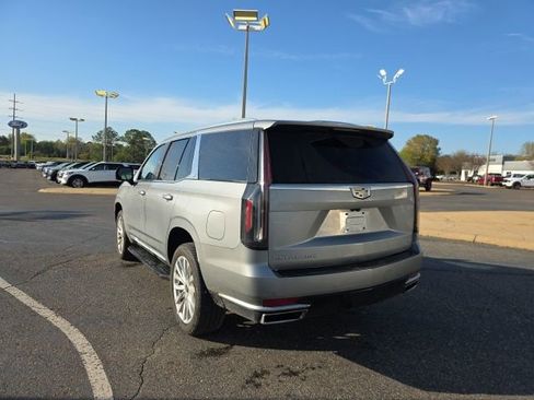 Used 2024 Cadillac Escalade Luxury image 5