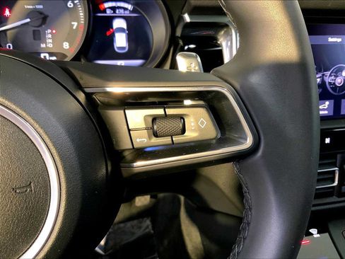 Certified 2026 Porsche Macan AWD/4WD image 28