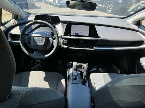 Used 2025 Toyota Prius LE image 16