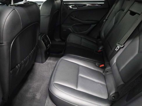 Certified 2025 Porsche Macan image 36