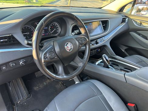 Used 2020 Buick Enclave Essence w/ Sport Touring Edition image 18