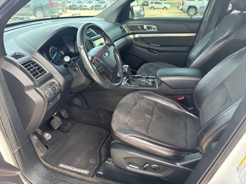 Used 2018 Ford Explorer XLT w/ Equipment Group 202A AWD/4WD image 23