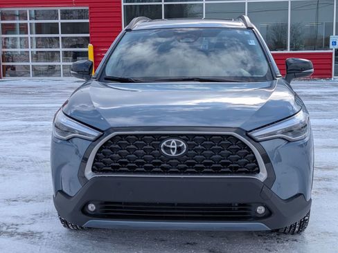 Used 2025 Toyota Corolla Cross XLE image 2