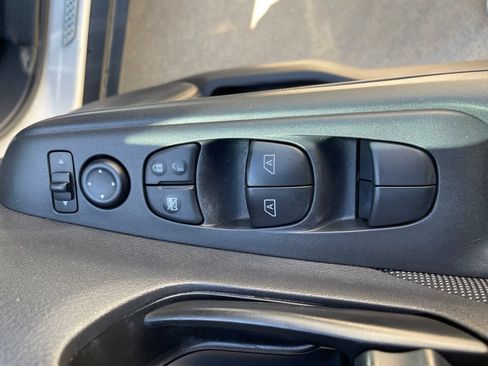 Used 2020 Nissan Kicks S FWD image 16