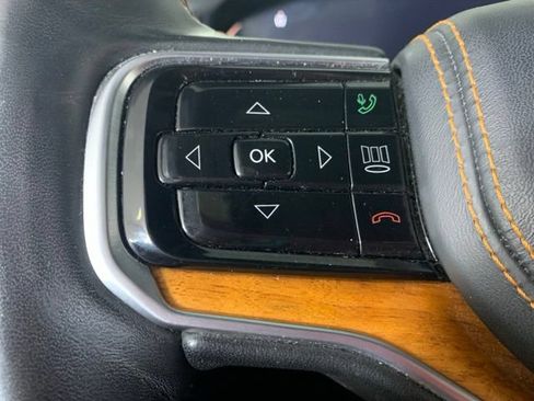 Used 2022 Jeep Grand Wagoneer Series III w/ Rear Seat Video Group 1 AWD/4WD image 35