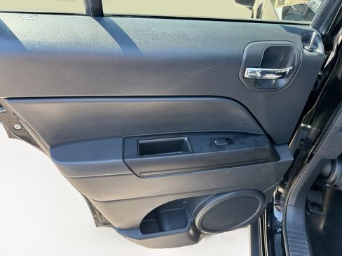 Used 2015 Jeep Patriot High Altitude AWD/4WD image 23