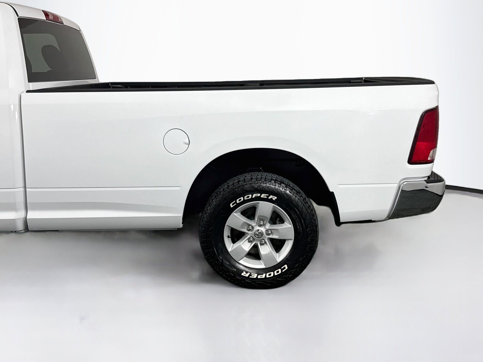 Used 2022 RAM 1500 Classic SLT AWD/4WD image 38