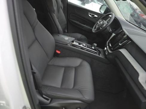 Used 2025 Volvo XC60 B5 Plus image 5