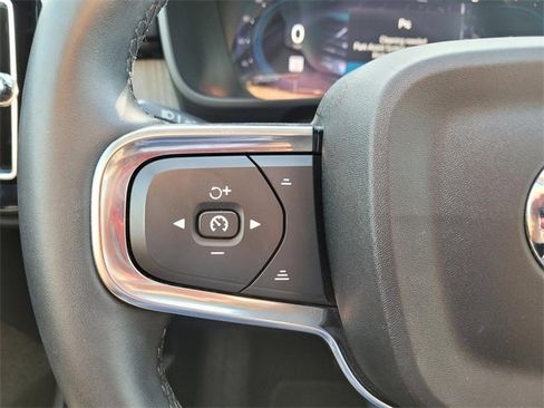 Used 2023 Volvo XC40 B4 Ultimate image 29