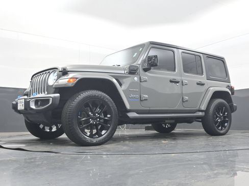 Used 2023 Jeep Wrangler Unlimited Sahara AWD/4WD image 26