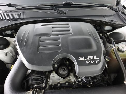 Used 2018 Chrysler 300 S image 20