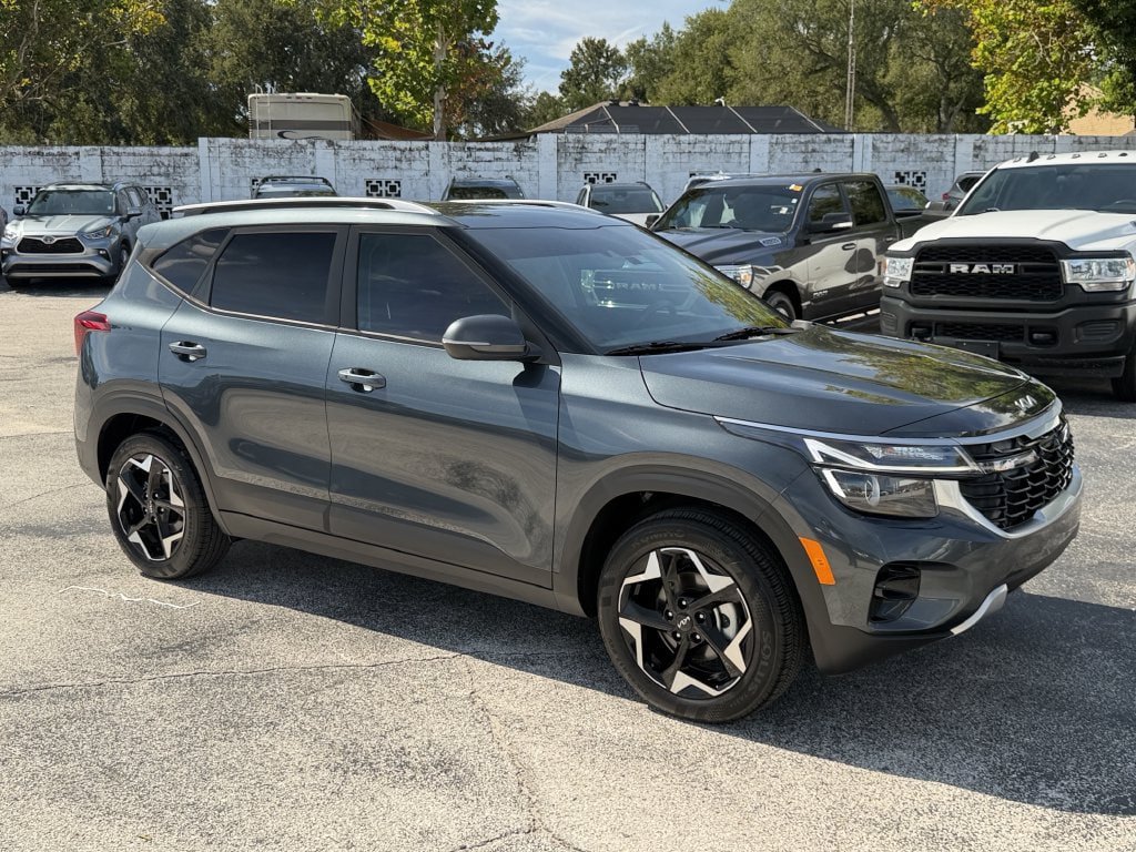 Certified 2025 Kia Seltos S FWD image 2