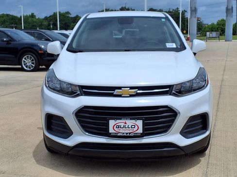 Used 2022 Chevrolet Trax LS w/ Tint and Cruise Package FWD image 4