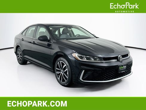 Used 2025 Volkswagen Jetta SE FWD image 1