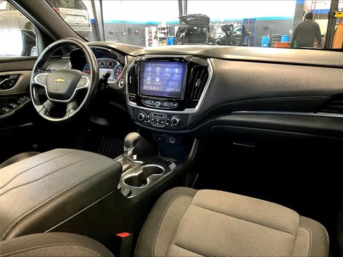 Used 2022 Chevrolet Traverse LT image 14