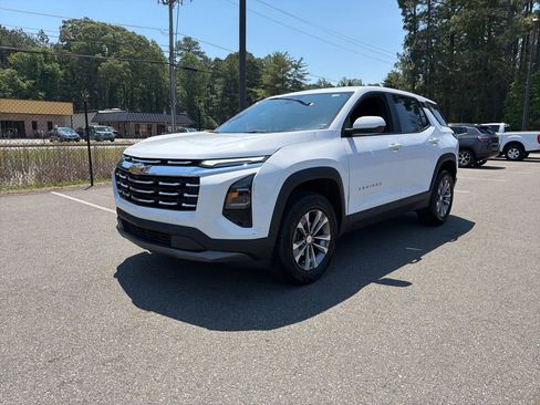 Used 2025 Chevrolet Equinox LT FWD image 3