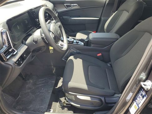 New 2025 Kia Sportage LX image 5
