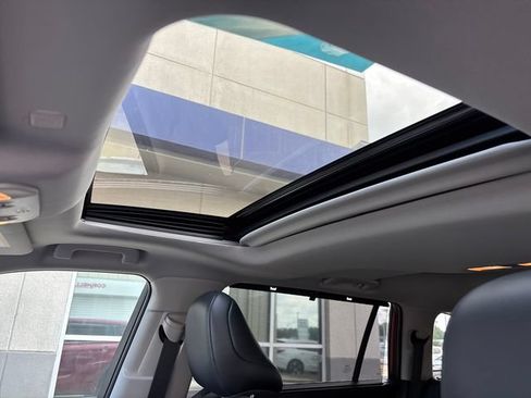 Used 2022 Toyota Highlander XLE FWD image 5