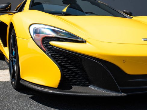 Used 2015 McLaren 650S Spider image 29