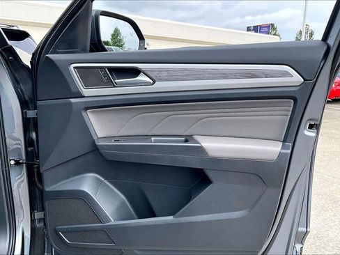 Used 2023 Volkswagen Atlas Cross Sport SE FWD image 21