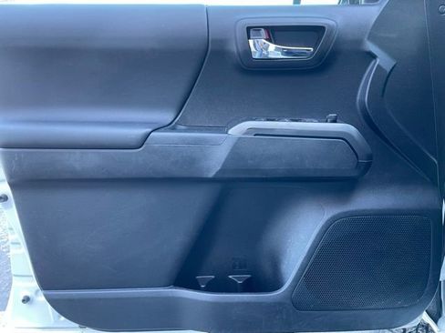 Used 2022 Toyota Tacoma TRD Sport image 16