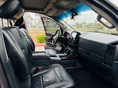 Used 2014 Nissan Titan SL w/ SL Moonroof Package image 10