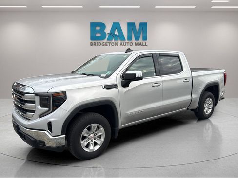 Used 2022 GMC Sierra 1500 SLE image 2
