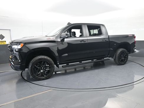 Used 2024 Chevrolet Silverado 1500 LT Trail Boss w/ Convenience Package II image 2