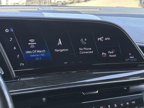 Used 2024 Cadillac Escalade Premium Luxury image 18